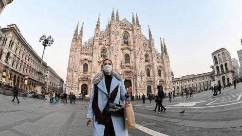 Italy phạt tới 1.000 euro người không đeo khẩu trang khi đi mua sắm