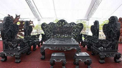 Những bộ bàn ghế "siêu khủng" đại gia Việt xem như "báu vật", cất kho 30 năm không bán