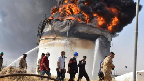 Bồn chứa 5 triệu lít dầu tại Iraq bị bốc cháy dữ dội