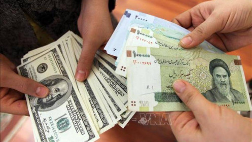 Đồng nội tệ Iran giảm giá kỷ lục so với USD