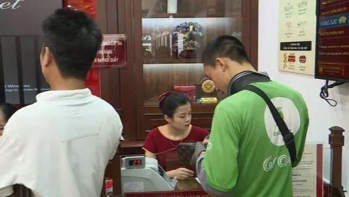 Giá vàng lập kỷ lục: Tất tay đầu tư hay thận trọng trước cơn sóng?