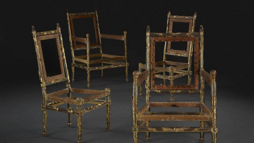 Bí mật thú vị sau 4 chiếc ghế gỗ cũ kĩ lạ lùng nhưng có giá gần 30 tỷ