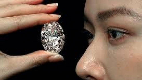 "Lác mắt” trước viên kim cương đẹp nhất thế giới, giá gần 800 tỷ