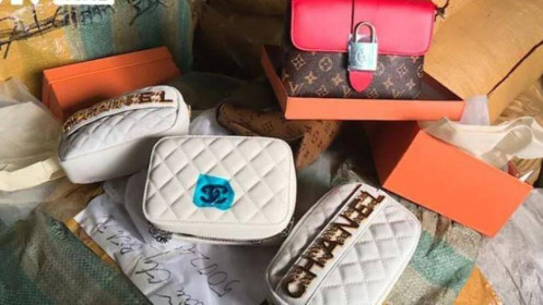 Chiêu trò mới đưa hàng hiệu "fake" Chanel, LV, Gucci... vào Việt Nam