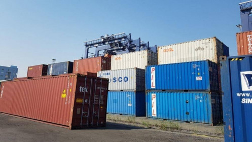 Cảng biển “còng lưng” trả phí cho container phế liệu vô chủ