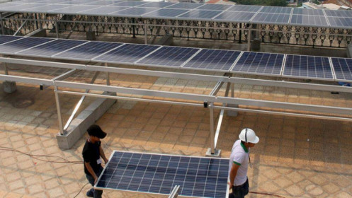 Xử sao với pin mặt trời hết đát?