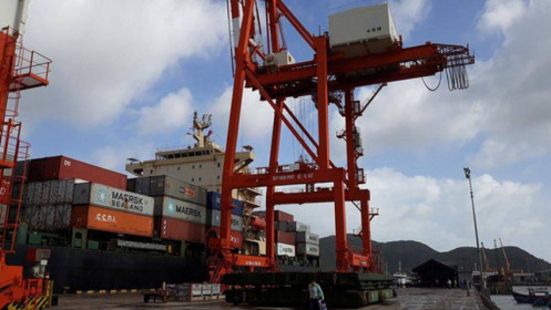 Tháng 11, lượng hàng hóa thông qua cảng biển giảm nhẹ