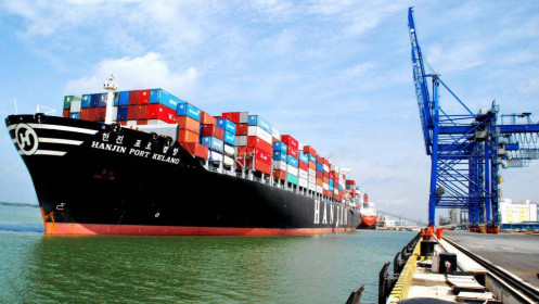 Container vào cảng biển TP.HCM sắp phải trả phí lên tới 4,4 triệu đồng/container