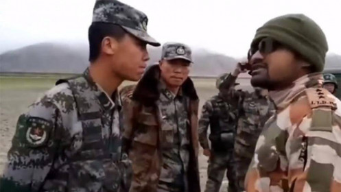 [Video] Binh sĩ Trung Quốc và Ấn Độ ẩu đả dữ dội trên đỉnh đồi ở vùng tranh chấp?