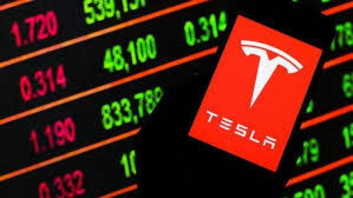 Cổ phiếu Tesla giảm sâu khỏi mức kỷ lục sau tin Apple sắp sản xuất xe điện