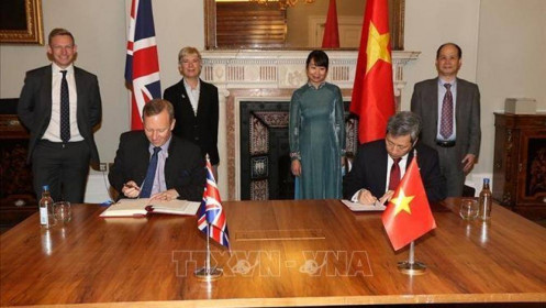 Việt Nam và Vương quốc Anh chính thức ký Hiệp định thương mại tự do