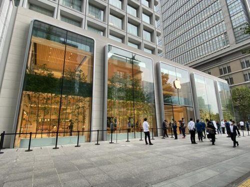 Mong muốn kì lạ của Apple trong ngày đầu mở bán iPhone 12