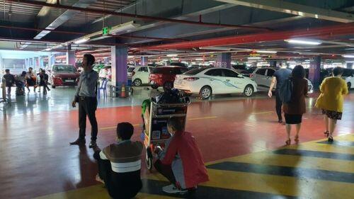 Khách Tân Sơn Nhất đi taxi công nghệ tốn thêm 25.000 đồng: BeGroup, Grab nói gì?