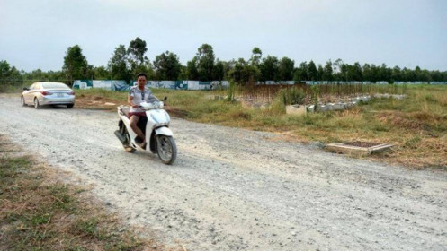 Chưa lên quận, “cò” đã thổi giá đất