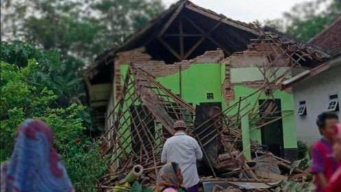Động đất ở Indonesia, hàng trăm ngôi nhà bị tàn phá