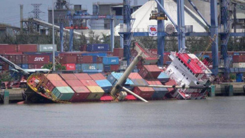 Nóng: Đang cứu nạn tàu chở container bị lật tại cảng Tân Cảng Hiệp Phước