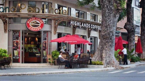 [Video] Highlands Coffee ứng xử không khéo hay khách hàng quá khắt khe?