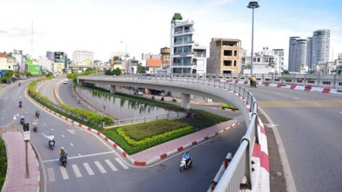 TP.HCM im ắng sáng sớm đầu tiên giãn cách