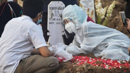 72.000 người chết do Covid-19, Indonesia đi từ khủng hoảng y tế đến khủng hoảng quan tài