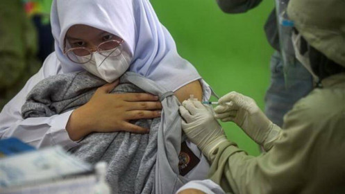 Dịch Covid-19 diễn biến phức tạp, Indonesia lên kế hoạch tiêm chủng 2,5 triệu mũi /ngày