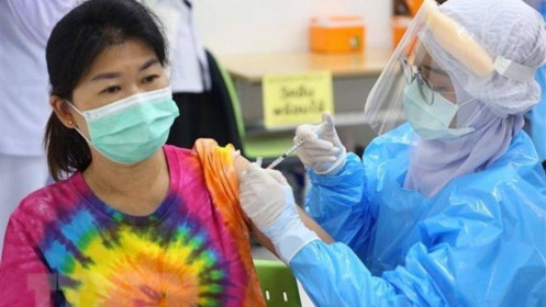 Ca Covid-19 cộng đồng tăng 3 con số, Trung Quốc nghiên cứu mũi vaccine tăng cường