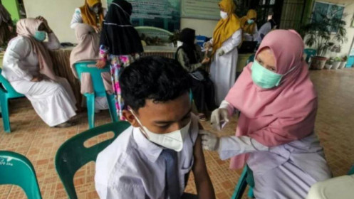 Indonesia vượt mốc tiêm 100 triệu liều vaccine ngừa Covid-19