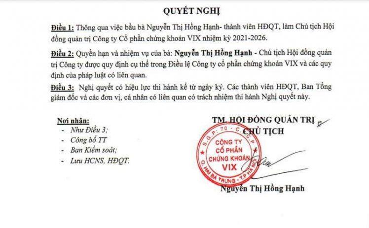 Lãi gấp đôi, cổ phiếu giảm giá một nửa: Đối mặt bất thường, dân chơi lo sợ