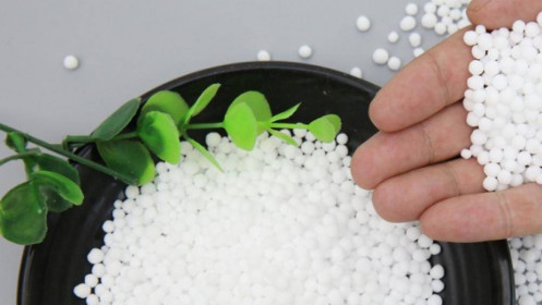 Liên tục tăng nóng, giá urea bán lẻ vượt mốc 14.000 đồng/kg