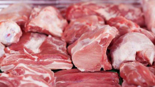[Video] Giá lợn hơi chạm đáy, thịt lợn ở chợ và siêu thị vẫn "đứng im"