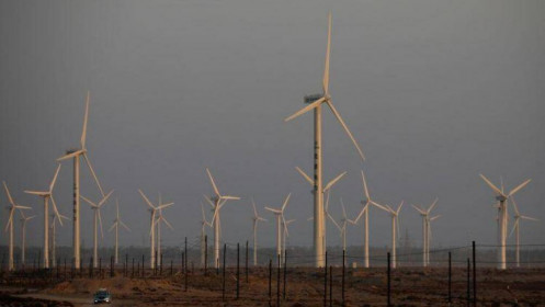 Trung Quốc chi khoảng 10 tỷ USD xây dựng nhà máy quang điện và điện gió 
