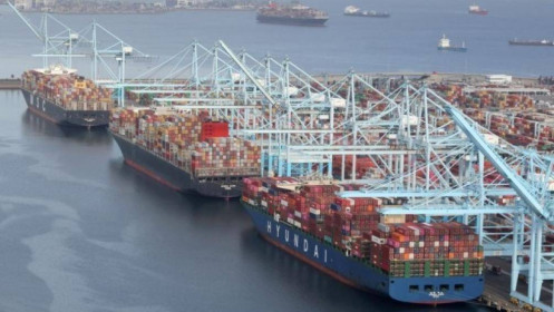 24 tỷ USD hàng hóa xếp hàng chờ cập cảng ở California