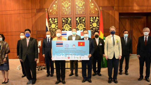 Thái Lan trao tặng vật tư y tế trị giá 75.000 USD cho Việt Nam