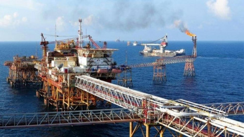 Sụt hơn 13%, dầu WTI rớt mốc 70 USD/thùng, giảm mạnh nhất trong năm 2021