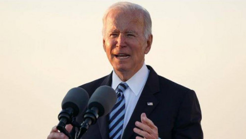 Tổng thống Biden ký luật cấm nhập khẩu hàng từ Tân Cương