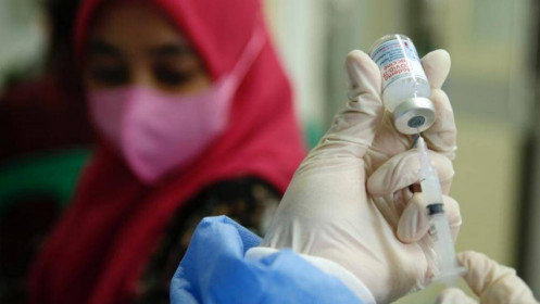 Kinh nghiệm Indonesia tiêm tăng cường vaccine Covid-19 khi Omicron lan rộng