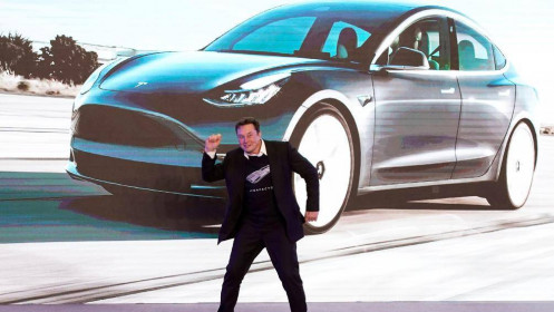 Giải mã thành công xuất sắc của Tesla vô 1 năm nhiều thách thức của ngành sản  xuất dù tô