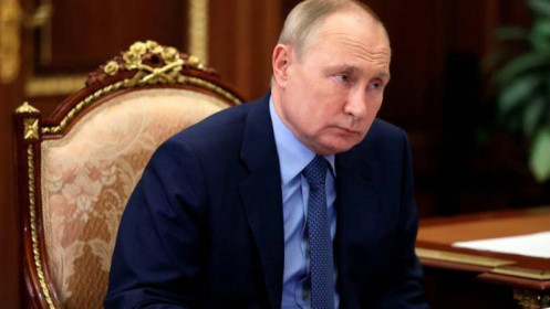Putin "làm màu" để che đi sự yếu thế?