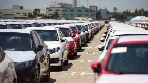 Xe ô tô nhập khẩu giảm mạnh dịp cận Tết