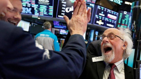 Dow Jones tăng vọt 550 điểm sau thông tin GDP Mỹ tăng mạnh hơn dự báo