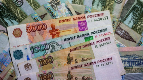 Khi đồng ruble Nga trở thành "nạn nhân" của địa chính trị