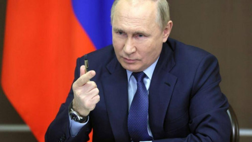 Chưa xuất quân, Putin đã ghi được nhiều "bàn thắng" lớn