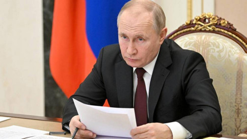 Ông Putin tuyên bố mở chiến dịch quân sự ở đông Ukraine