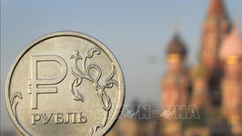 Đồng ruble giảm xuống mức thấp nhất kể từ 2016, Sở giao dịch Moskva ngừng giao dịch