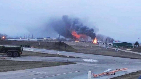 CNN: Sân bay quân sự Nga bị lực lượng Ukraine tấn công
