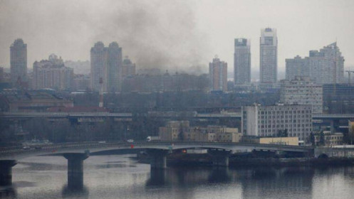 Ukraine đang "cân nhắc đề xuất" đàm phán với Nga ở Minsk giữa lúc Kiev bị bao vây