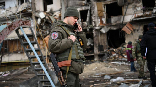 Chiến sự Nga - Ukraine ngày thứ hai: Hai bên thống kê kết quả ra sao?