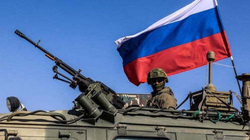 TASS: Quân đội Nga tiến vào Melitopol dễ dàng, cờ hoa chào đón-
