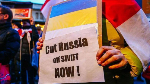 Nga với lệnh cấm SWIFT