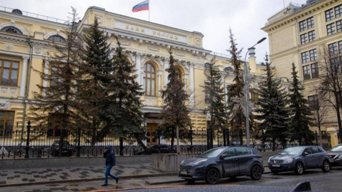 NHTW Nga nâng lãi suất từ 9.5% lên 20%, ngăn người nước ngoài bán tháo cổ phiếu