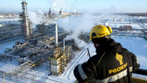 Điện Kremlin: Cấm vận dầu mỏ Nga sẽ tác động nghiệm trọng tới thị trường toàn cầu